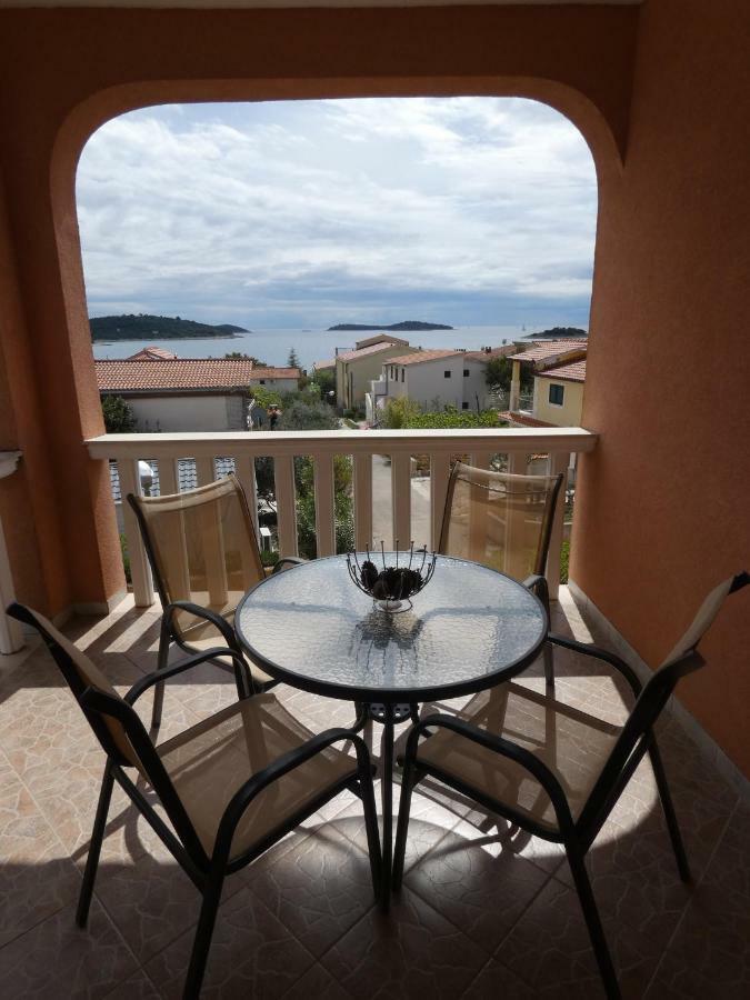 Apartmani Saric Rogoznica Zečevo Eksteriør bilde